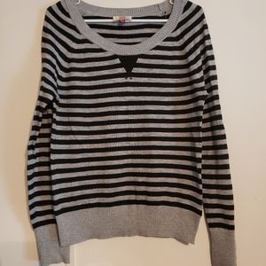 NWOT LEI JUNIOR BLACK/GRAY STRIPPED SWEATER SZ L